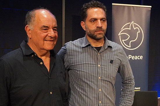 Aktivisten von Combatants for Peace Sayel Jabareen und Elie Avidor in Köln Zwei Männer von der Organisation Combatants for Peace sprachen in Köln auf dem Podium über ihre persönlichen Erfahrungen